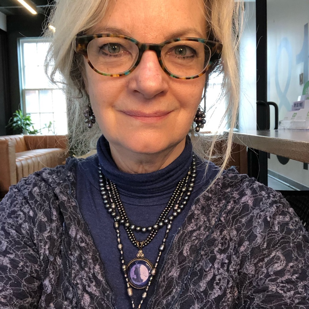 Meet your Posher, Laurie